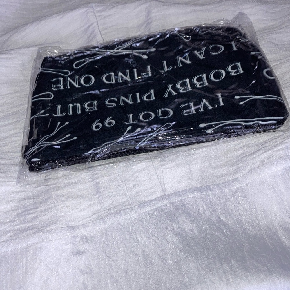 Cosmetic Case NWOT Make up Pouch Unbranded Black & White - Picture 11 of 15